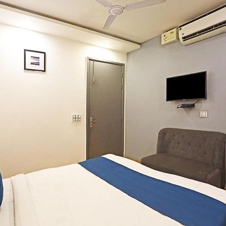 Hotel Raaso Inn Rohini Sec-16 By Arrow Delhi  Exterior photo