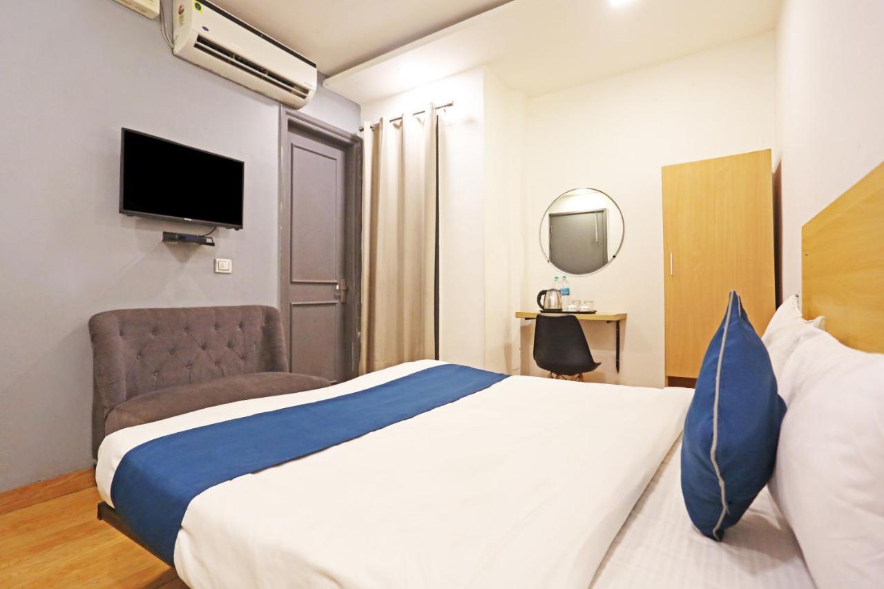 Hotel Raaso Inn Rohini Sec-16 By Arrow Delhi  Exterior photo