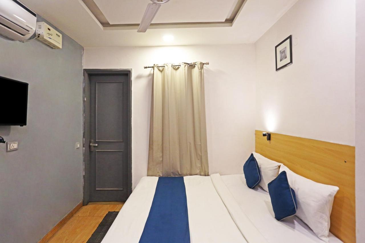 Hotel Raaso Inn Rohini Sec-16 By Arrow Delhi  Exterior photo