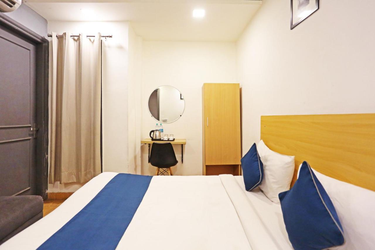 Hotel Raaso Inn Rohini Sec-16 By Arrow Delhi  Exterior photo