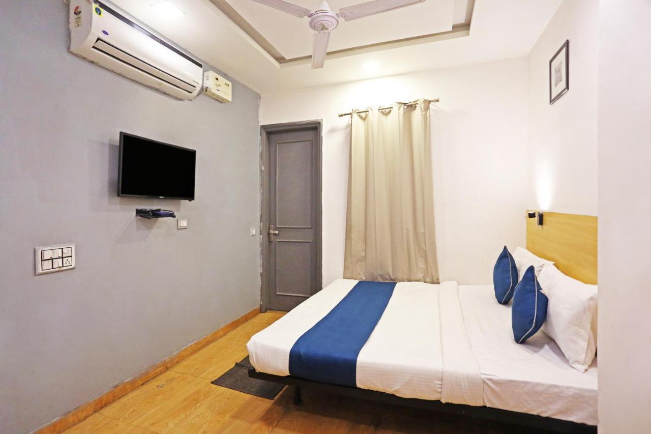Hotel Raaso Inn Rohini Sec-16 By Arrow Delhi  Exterior photo